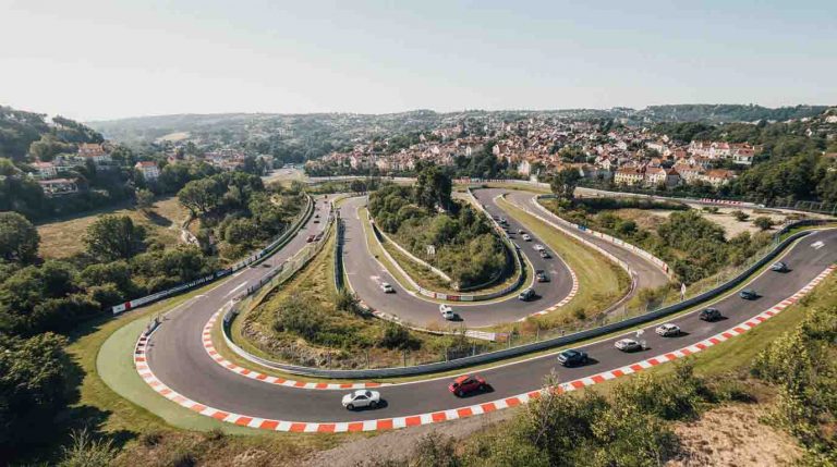 Petits circuits automobiles méconnus en France pour s’entraîner : Guide complet 2025